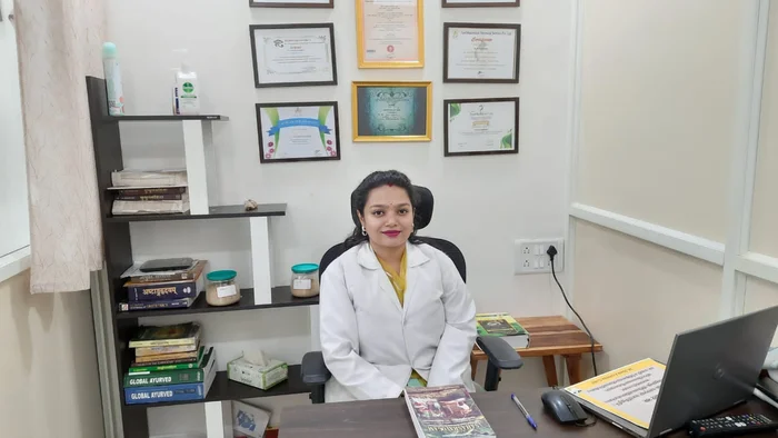 Dr. Oshin Samant