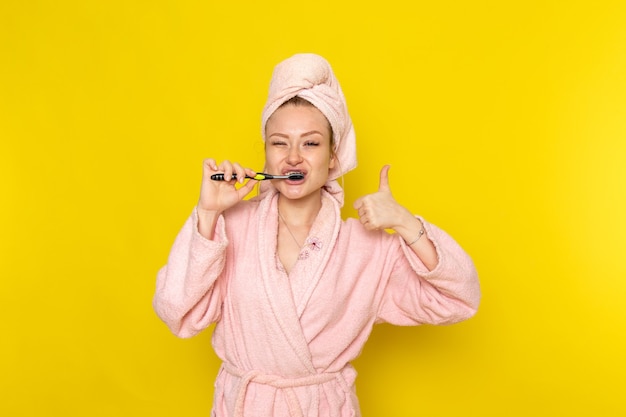 Morning Tongue Cleaning in Ayurveda